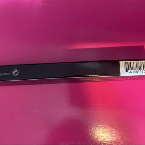 Laura Mercier Finishing Pony Tail Makeup Brush — NIB - Picture 2 of 3